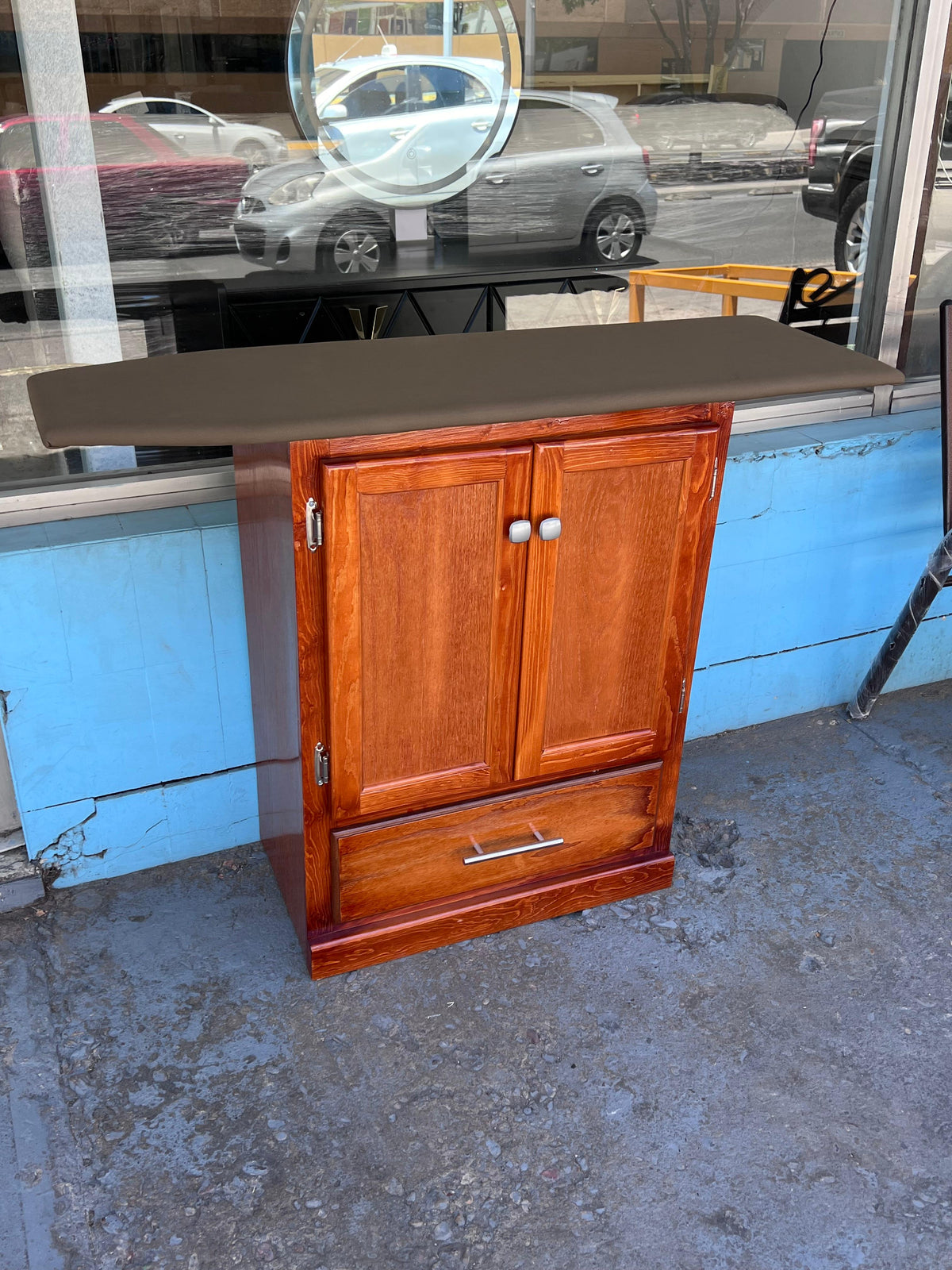MUEBLE DE PLANCHAR